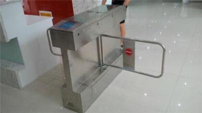 成都專業(yè)安裝小區(qū)人行通道閘公司 擺閘