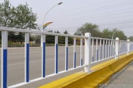 专业加工生产静电喷涂钢管道路护栏 道路护