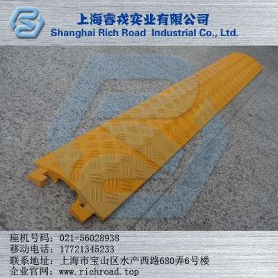 線槽板一代產(chǎn)品是小單孔的線槽板室內(nèi)用最好