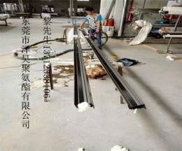 聚氨酯鋁型材填充發泡機
